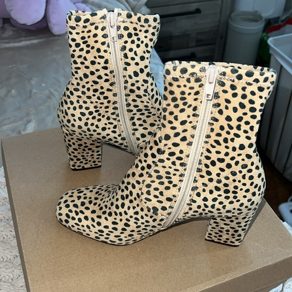 Steve Madden Booties - Picture 3 of 5